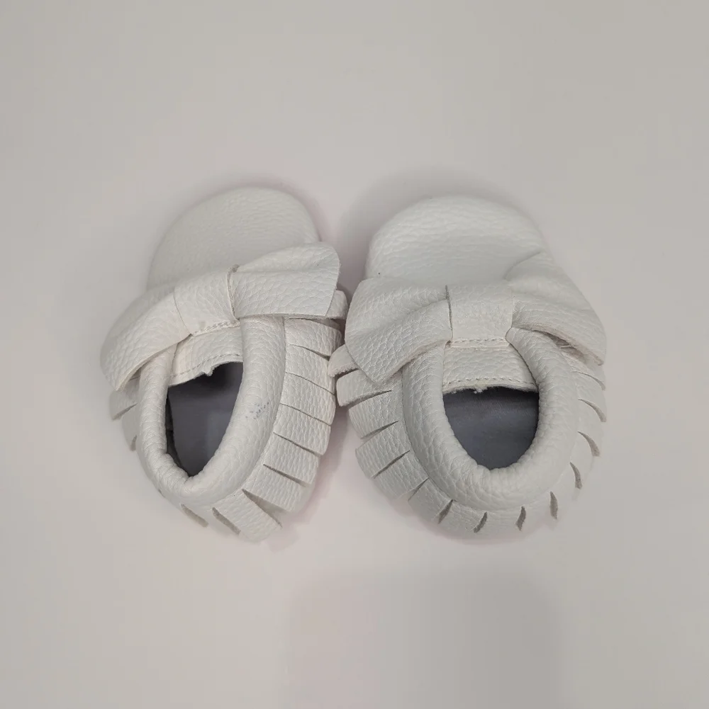 White Leather Baby Moccasins w/ Bow – Infant Crib Shoes 0–6 Months – Soft Sole